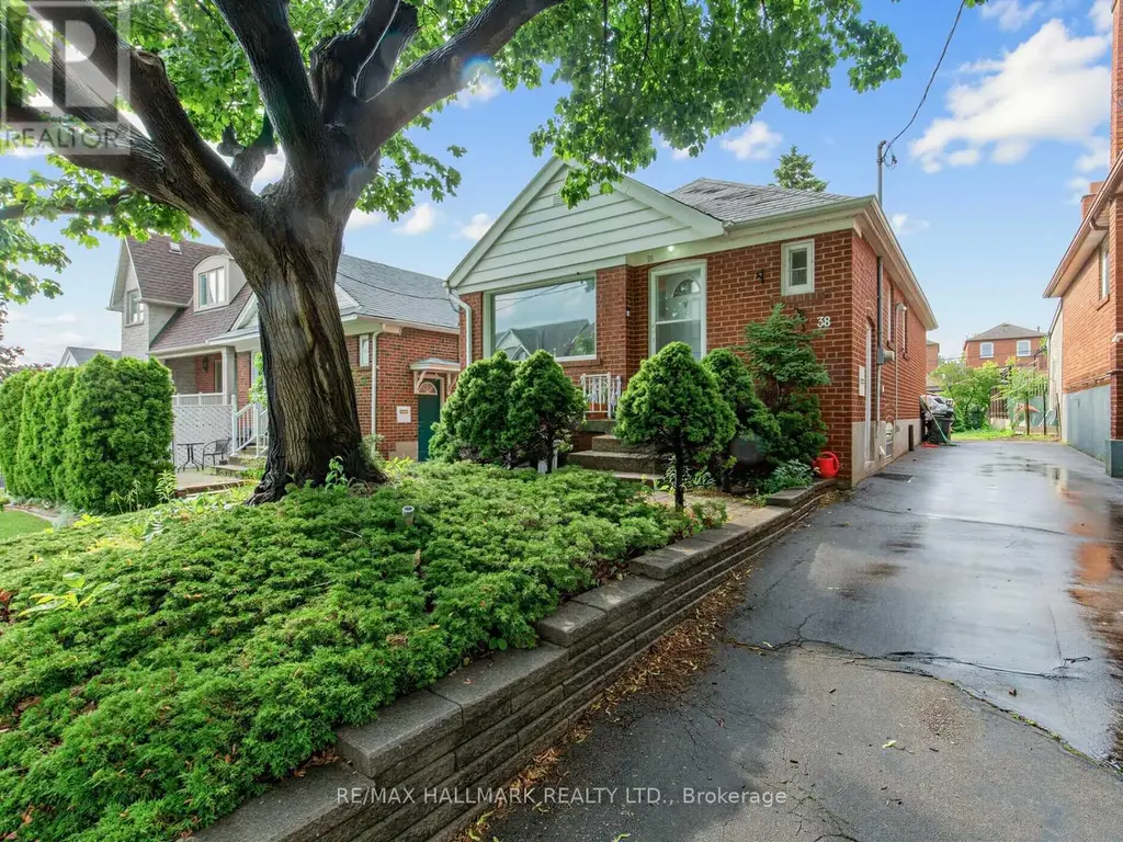 38 Ypres Road, Toronto (Keelesdale-Eglinton West)