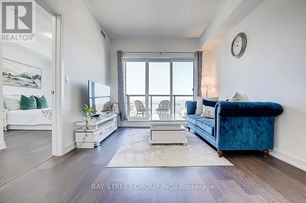 348 - 555 William Graham Drive, Aurora