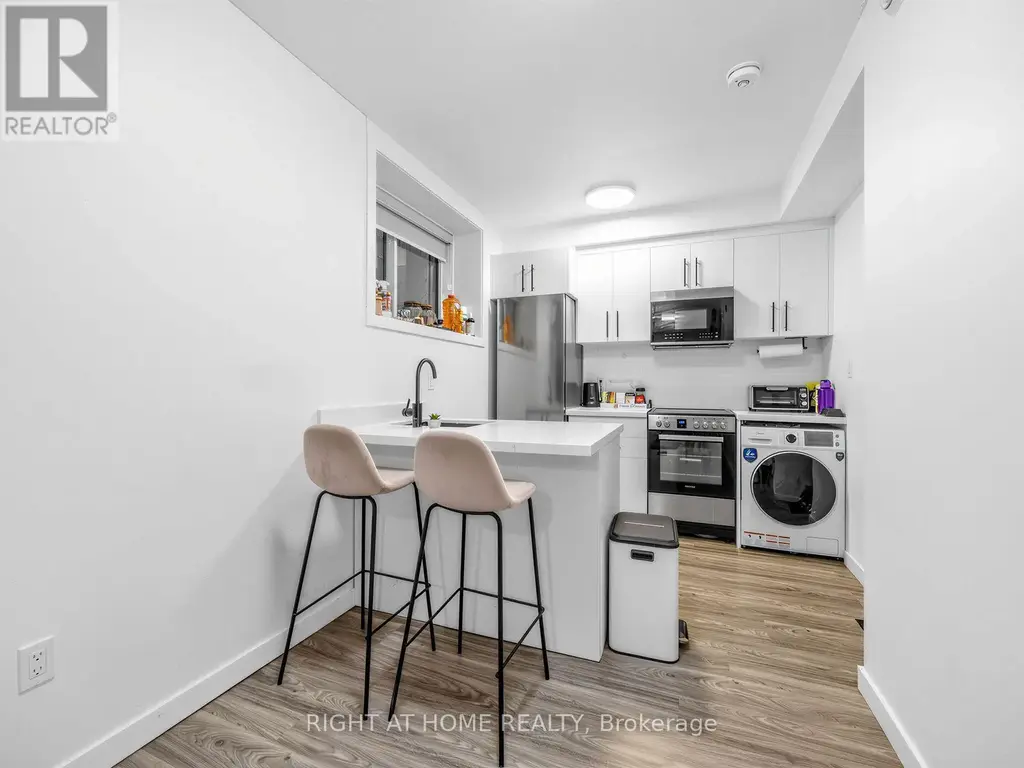 1 - 148 Glenlake Avenue, Toronto (High Park North)