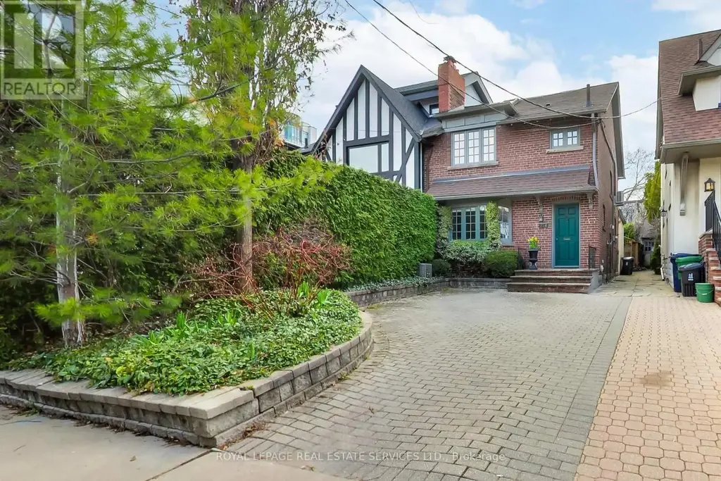738 Huron Street, Toronto (Casa Loma)