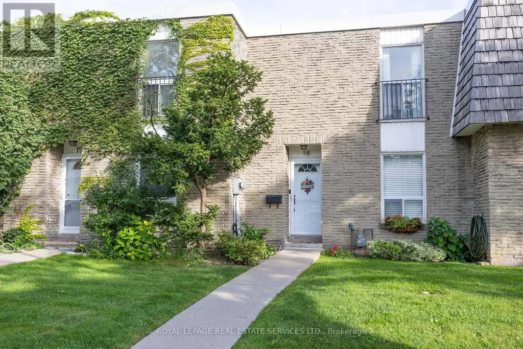 18 - 71 Old Burnhamthorpe Road, Toronto (Markland Wood)