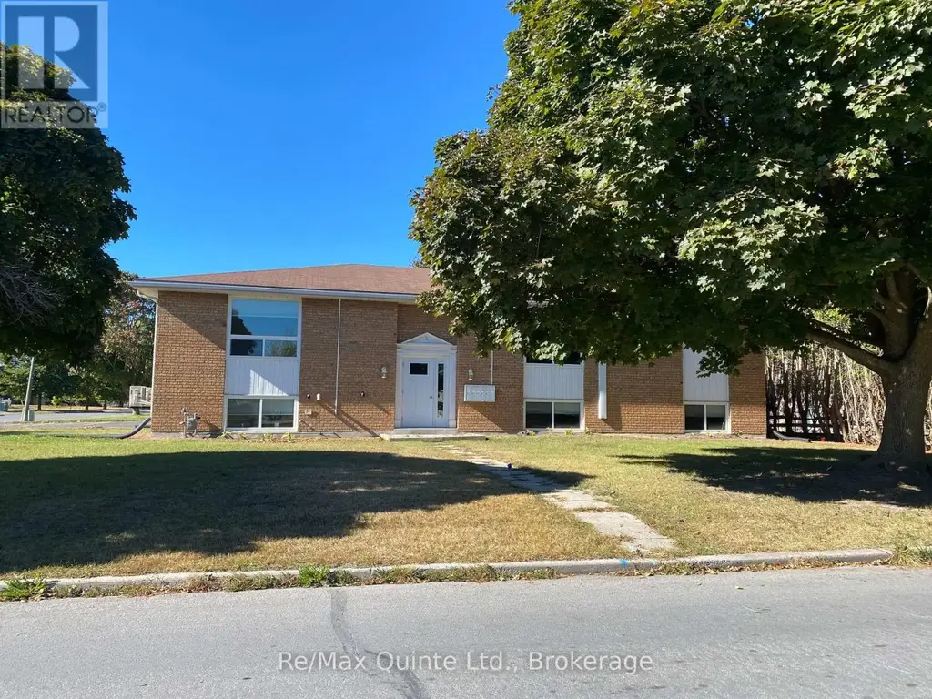 3 - 2 Village Drive, Belleville (Belleville Ward)