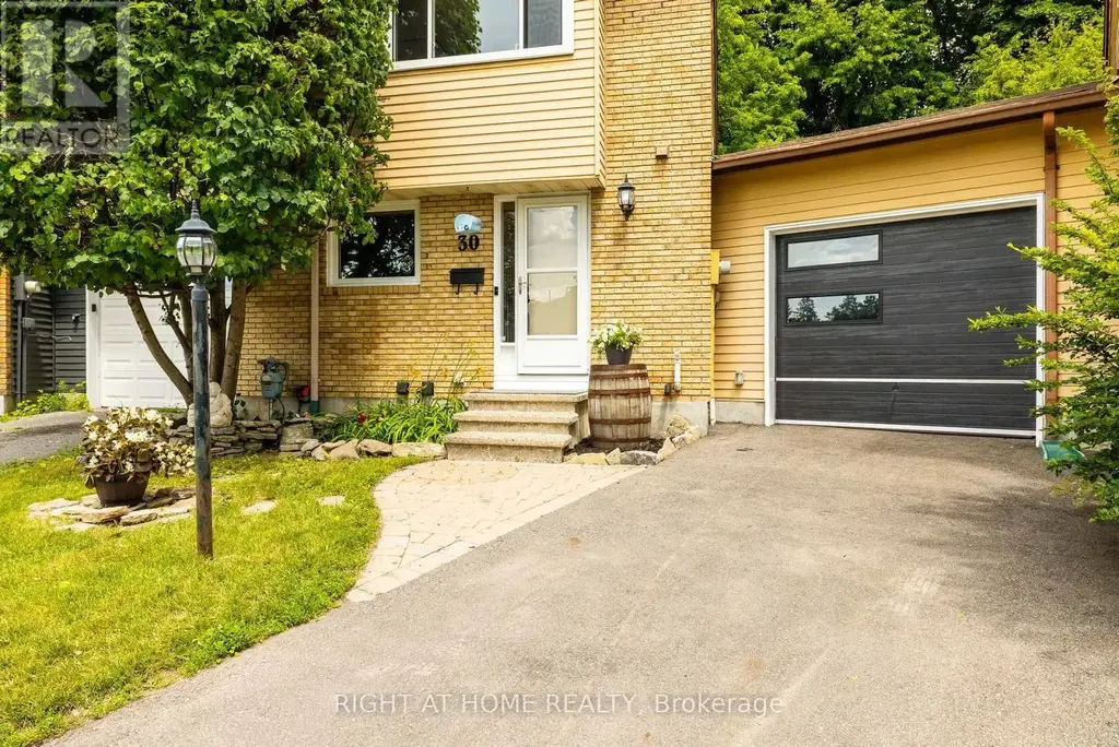 30 Berkshire Way, Ottawa