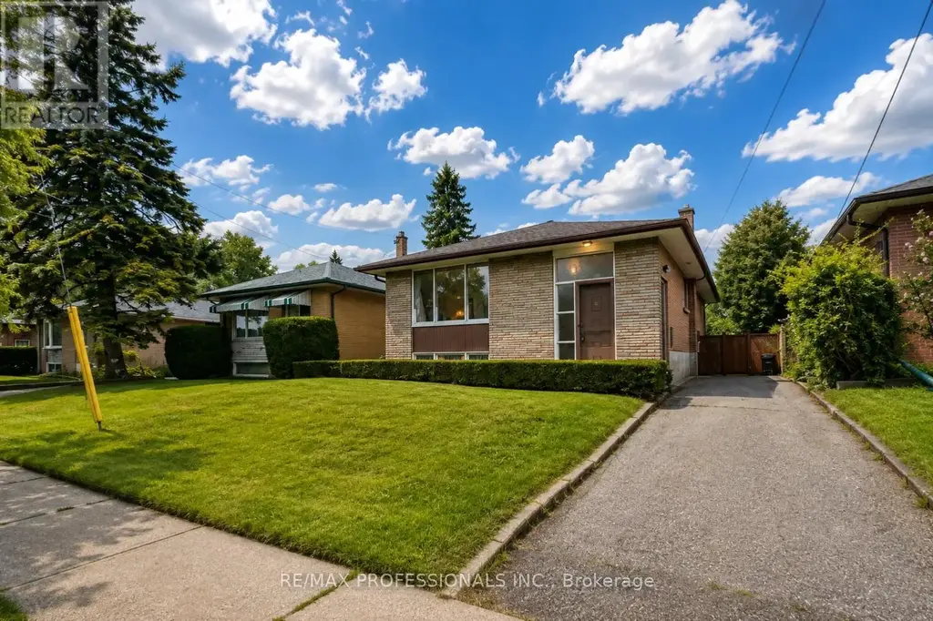 28 Baskerville Crescent, Toronto (Markland Wood)