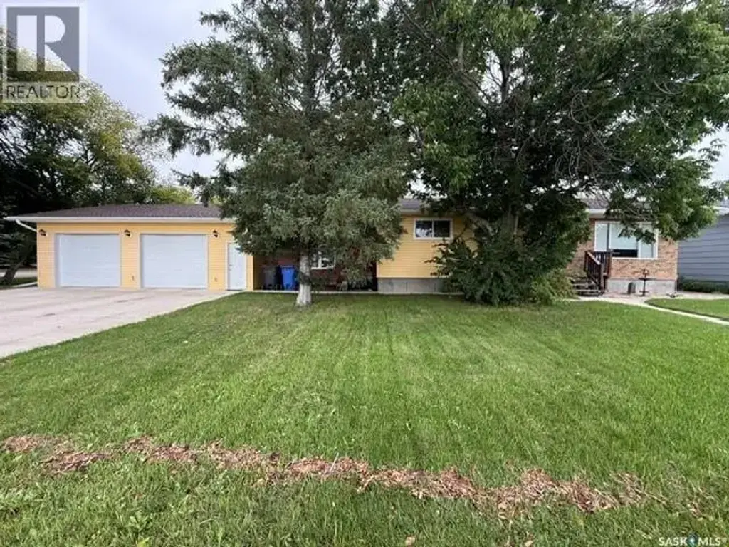 208 East Avenue, Kamsack