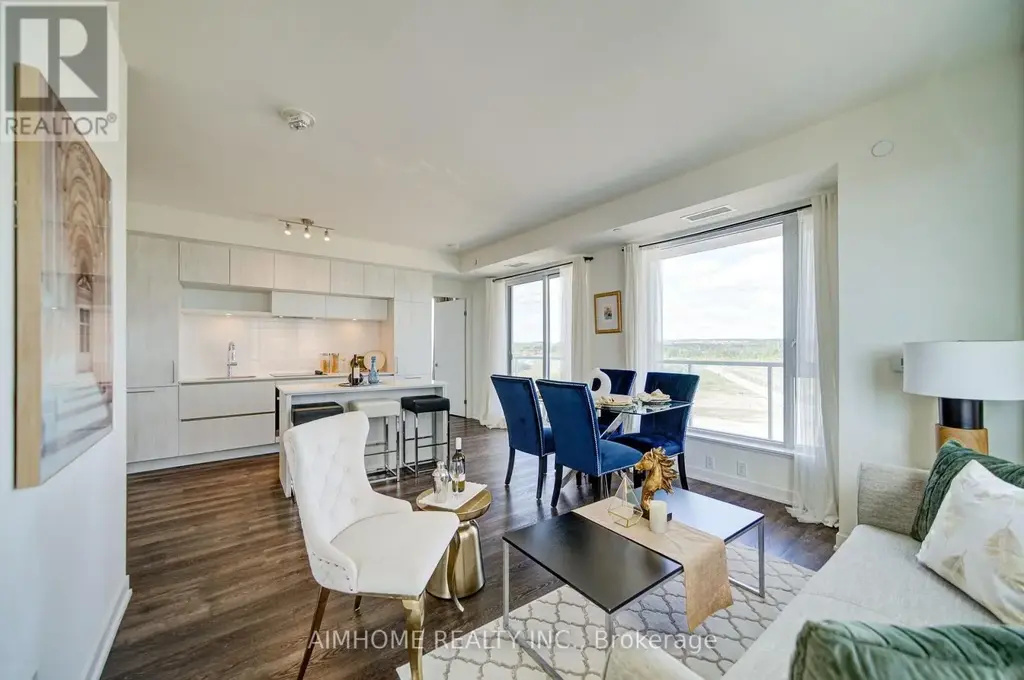 829 - 2 David Eyer Road E, Richmond Hill