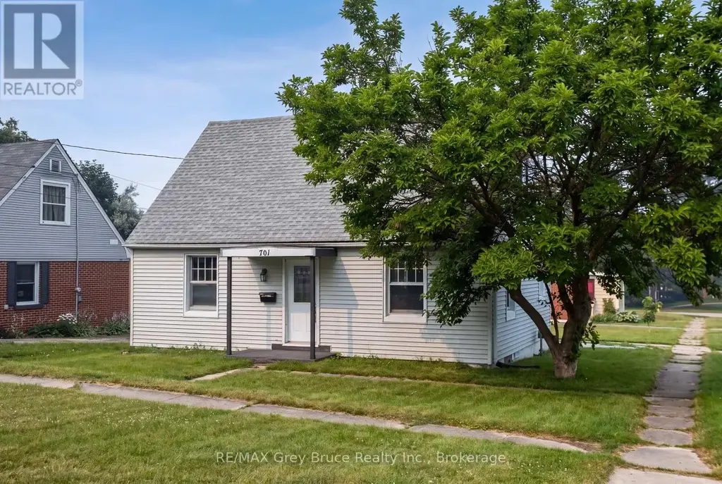 701 5th Street E, Owen Sound