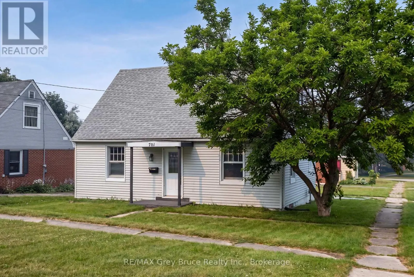 701 5th Street E, Owen Sound