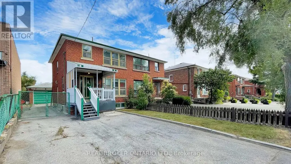 3241 Dufferin Street, Toronto (Yorkdale-Glen Park)