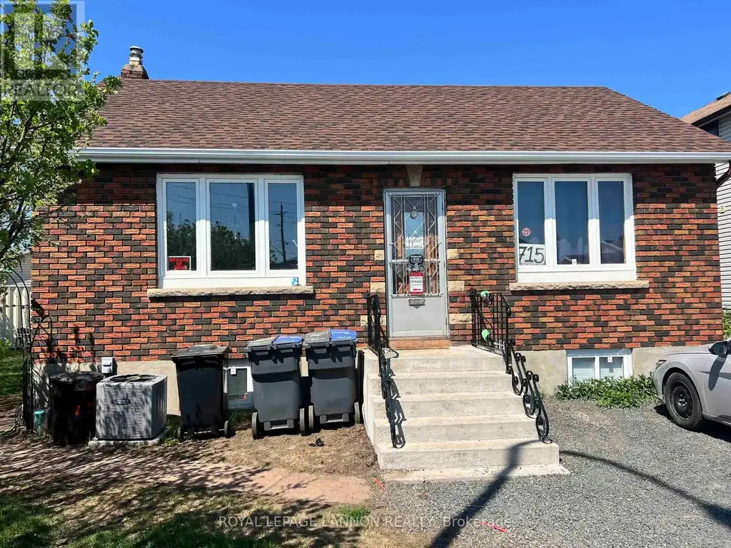 715 May Street N, Thunder Bay (McKeller Park)