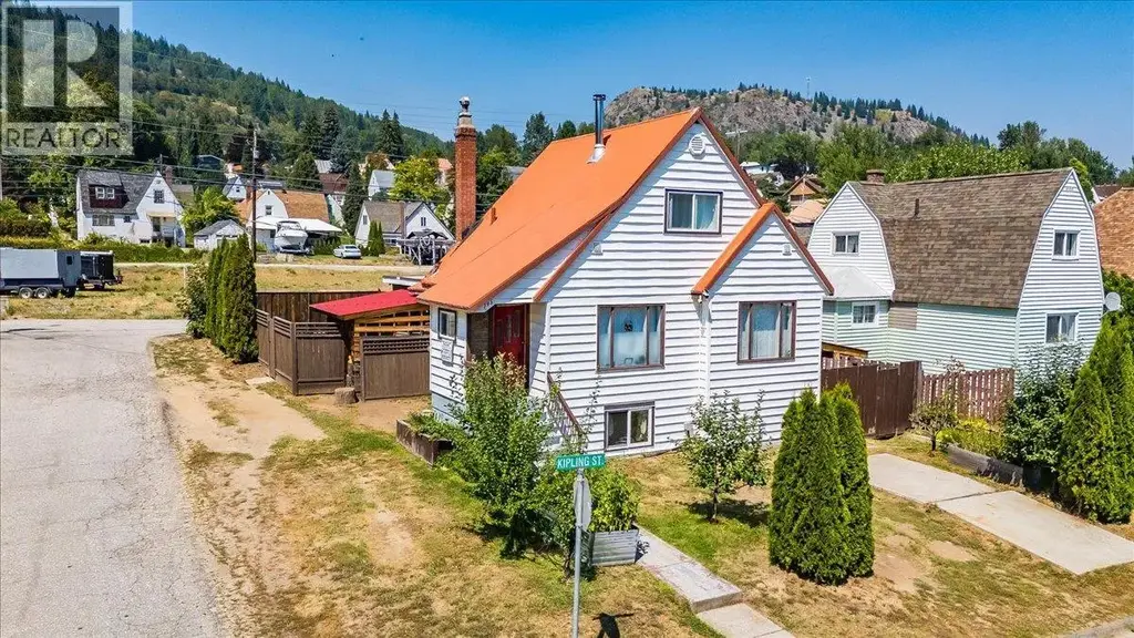 795 Kipling Street, Warfield