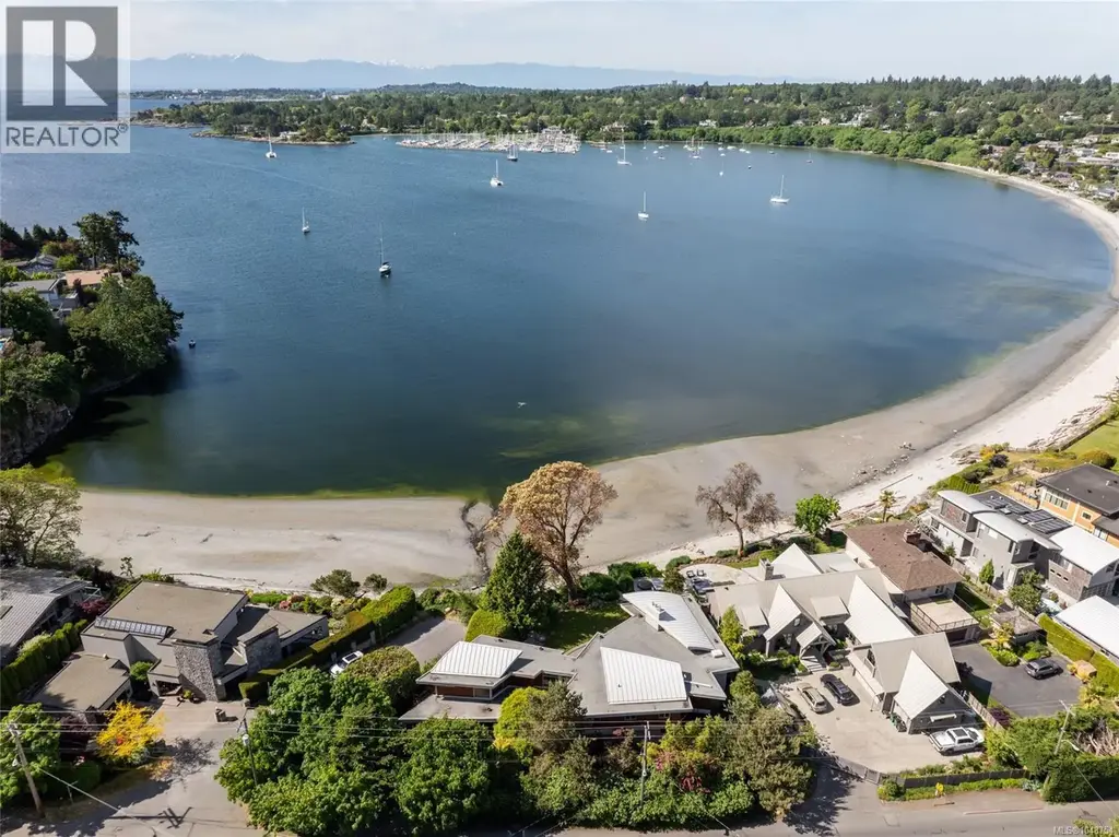 3931 Cadboro Bay Rd, Saanich