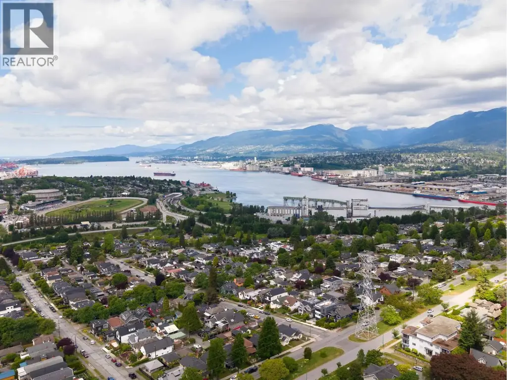 1 3645 Dundas Street, Vancouver