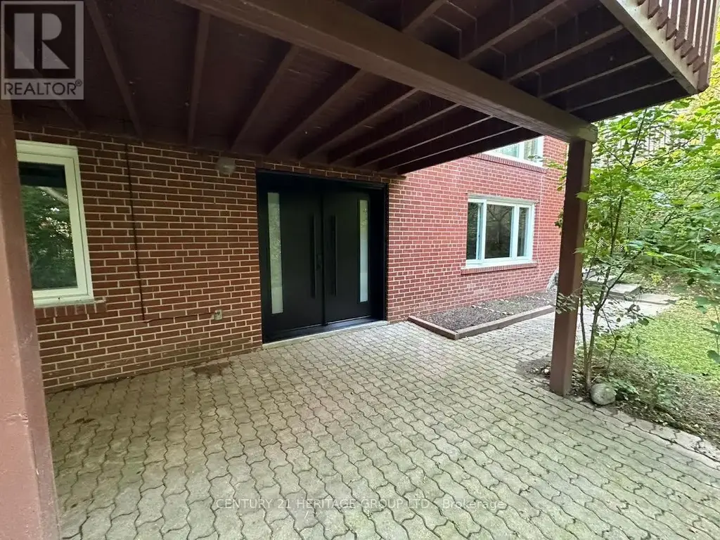115 Banstock Drive, Toronto (Bayview Woods-Steeles)