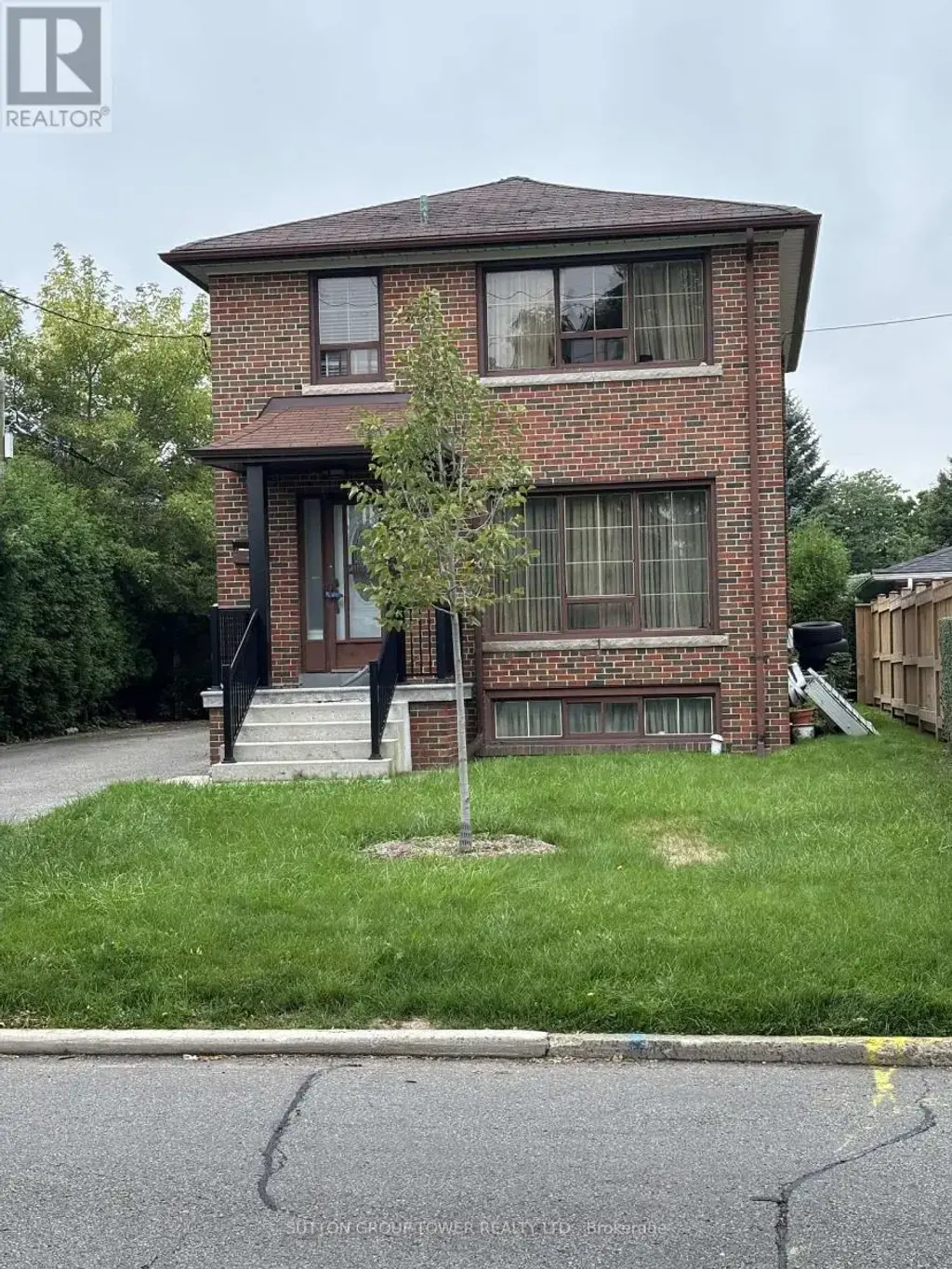 200 Locksley Avenue, Toronto (Briar Hill-Belgravia)