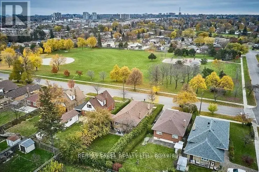 Lower Level - 6 Glaive Drive, Toronto (Dorset Park)