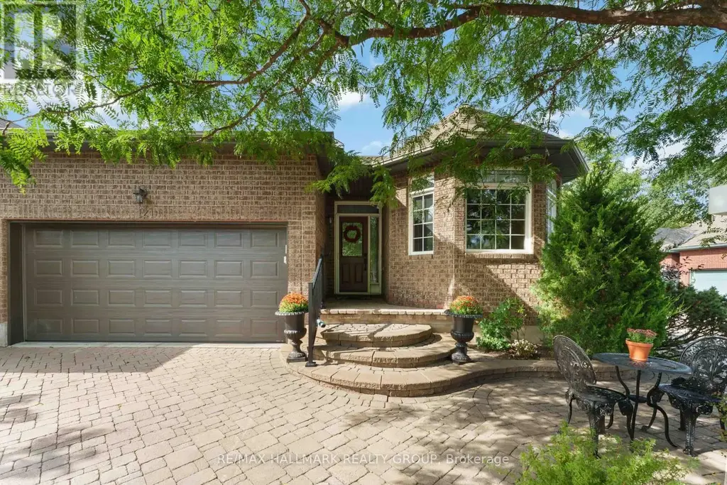 121 Bartlett Private, Ottawa