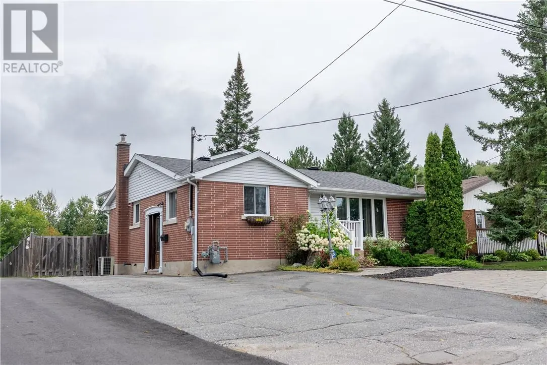 1567 Crestmoor Road, Sudbury