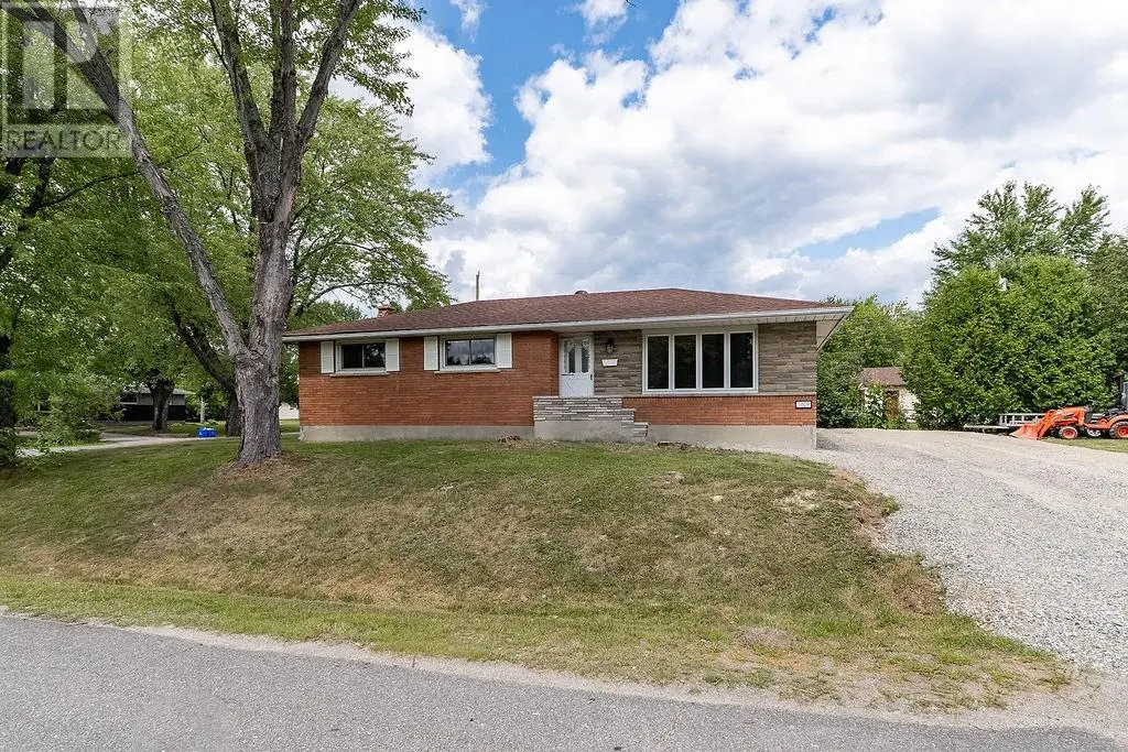 1609 Redfern, Greater Sudbury