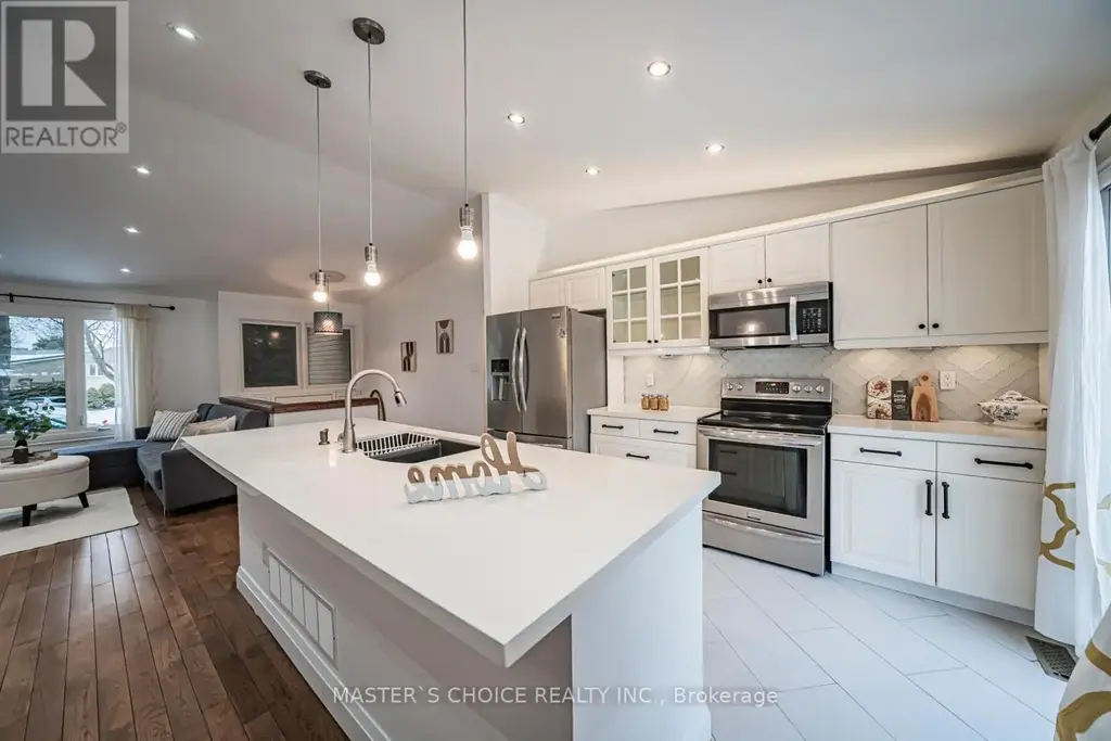 3294 Rhonda Valley Drive, Mississauga (Mississauga Valleys)