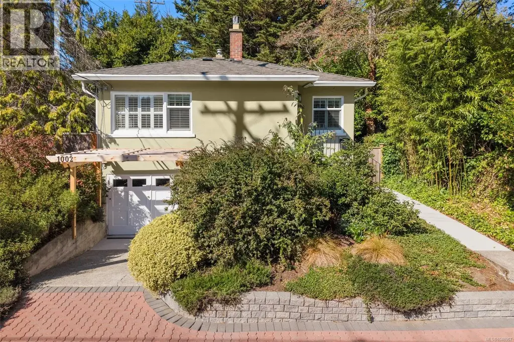 1002 Walema Ave, Saanich