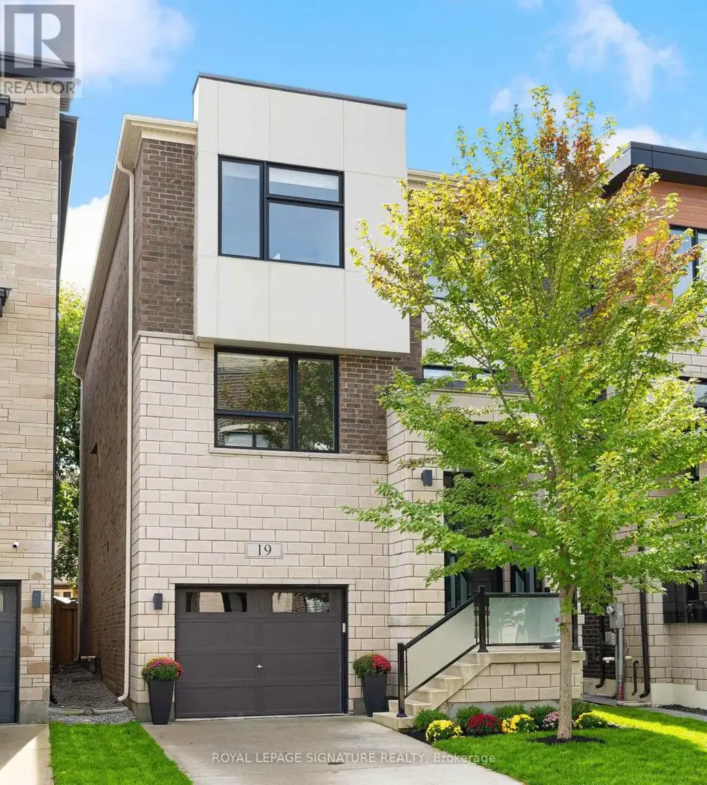 19 Hollyhock Court, Toronto (Banbury-Don Mills)
