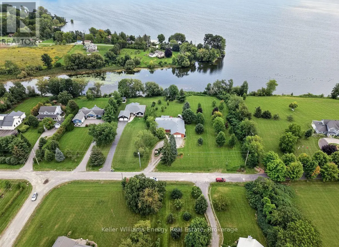 89 Smith's Bay Avenue, Prince Edward County (North Marysburg Ward)