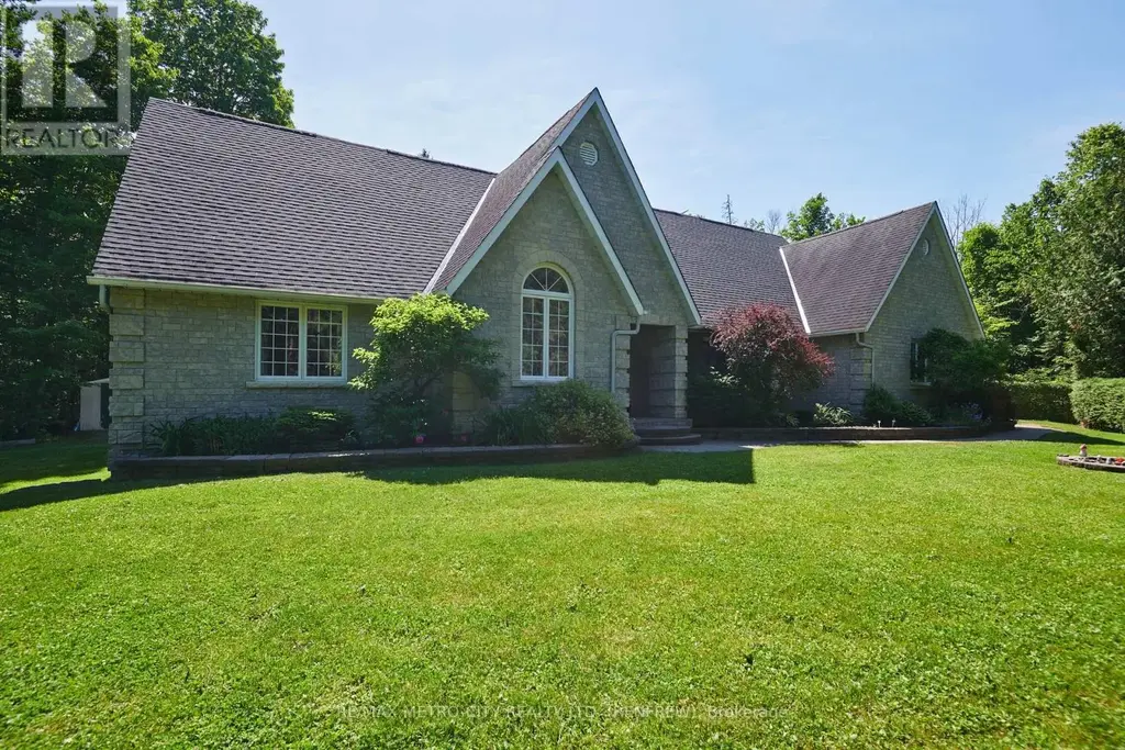 2069 Highway 132 Highway, Admaston/Bromley