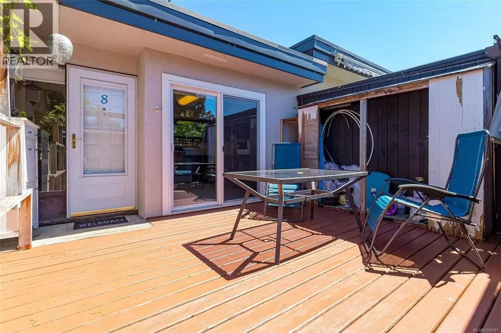 8 3060 Harriet Rd, Saanich