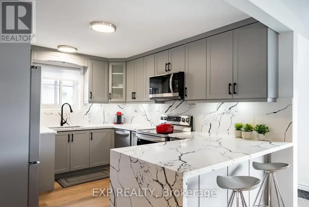 870 Modlin Road, Pickering (Bay Ridges)