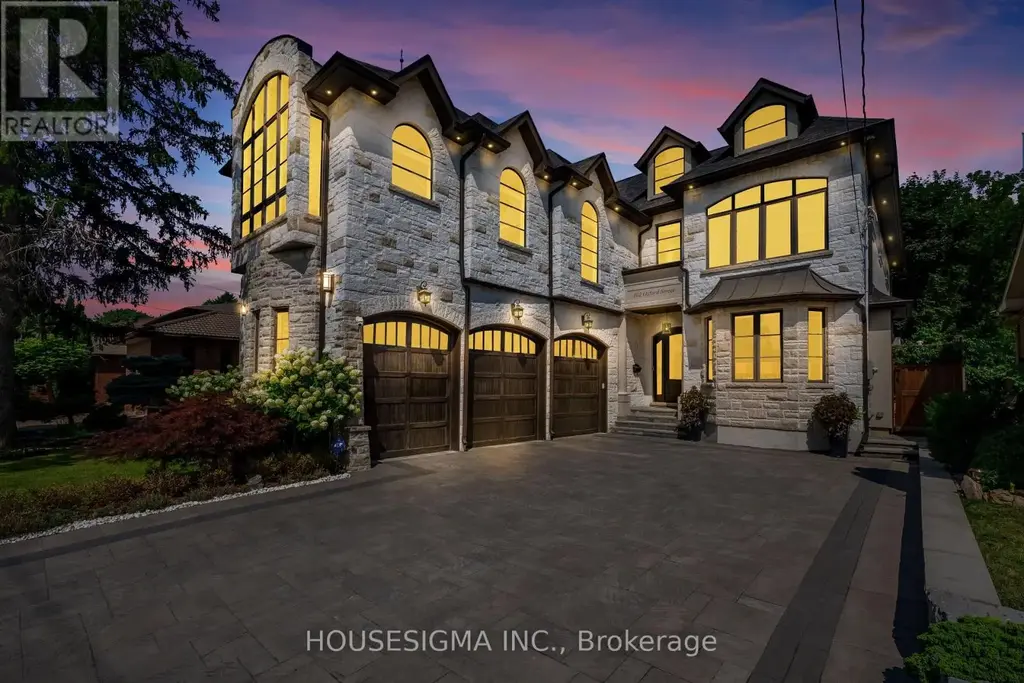 102 Oxford Street, Richmond Hill (Mill Pond)