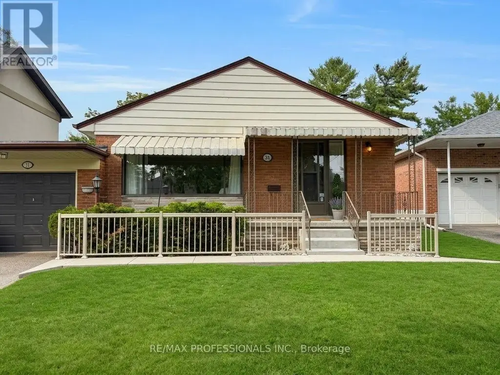 31 Cheshire Drive, Toronto (Princess-Rosethorn)