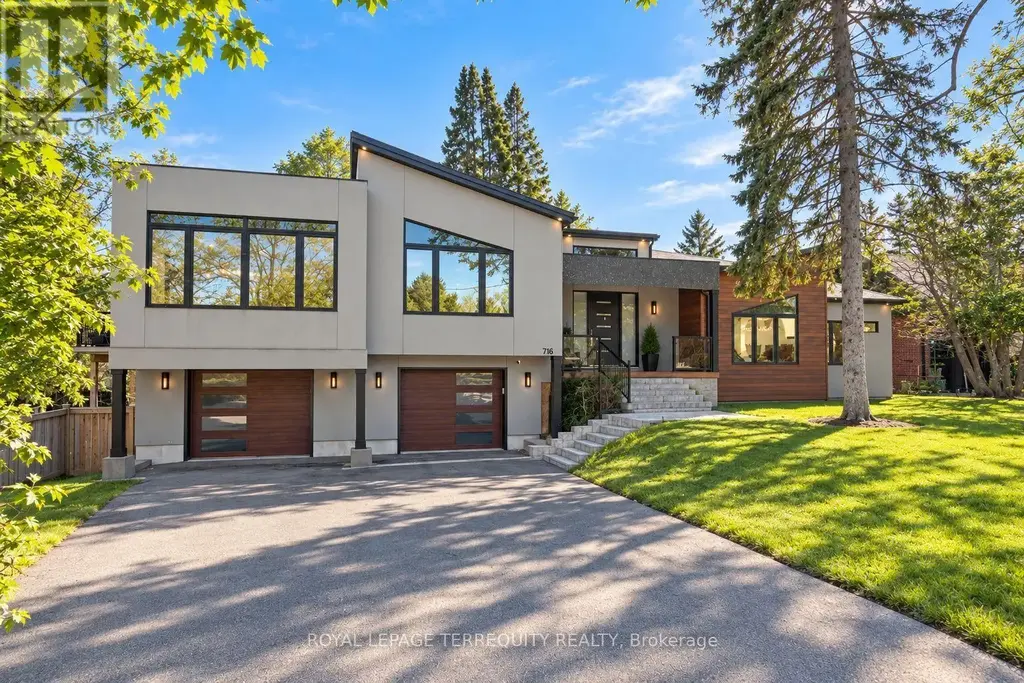 716 North Shore Boulevard E, Burlington (LaSalle)