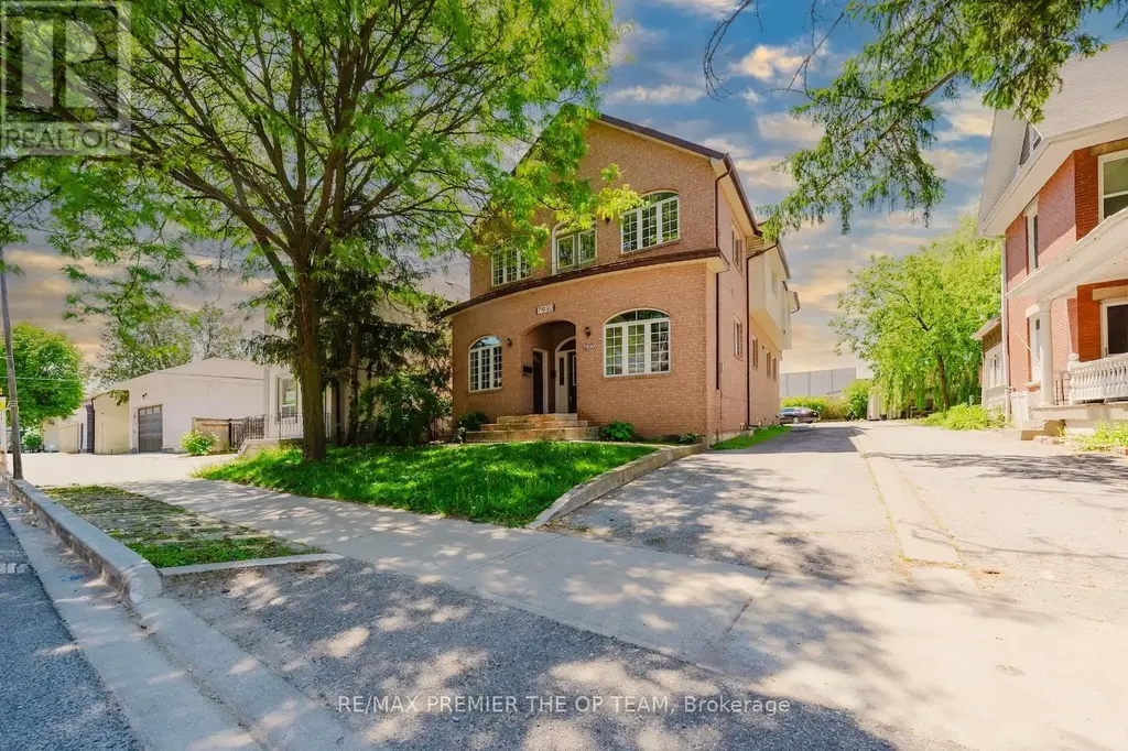 7930 Kipling Avenue, Vaughan (West Woodbridge)