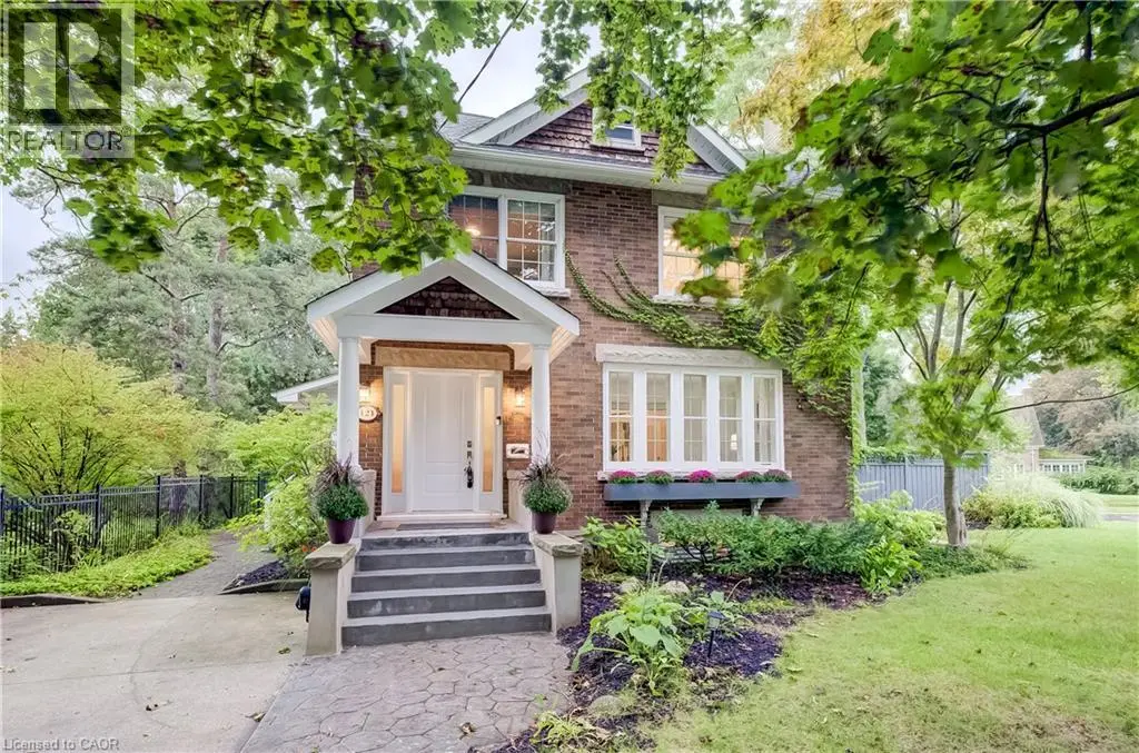 121 Allen Street W, Waterloo