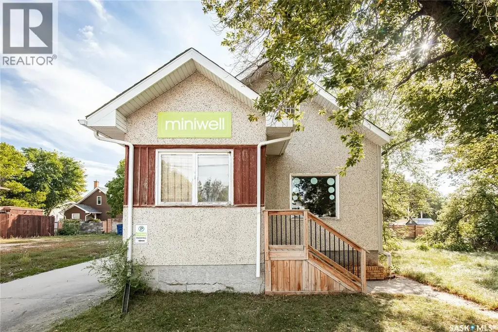 877 9th Avenue Nw, Moose Jaw