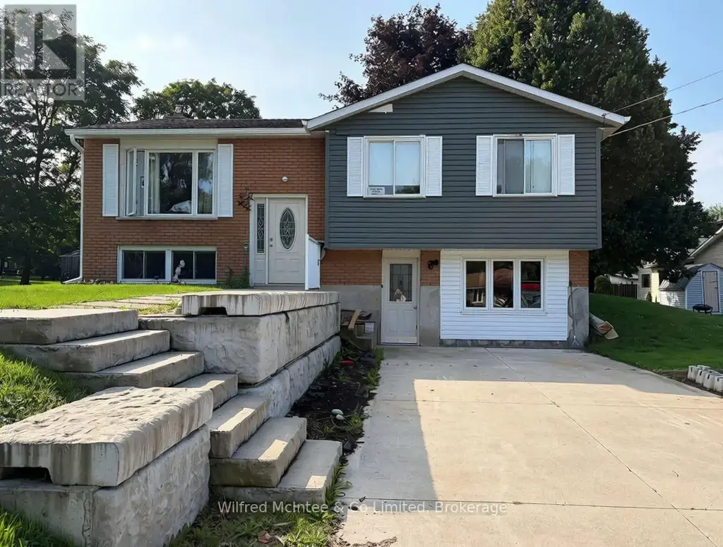 2 Parkview Court, Brockton