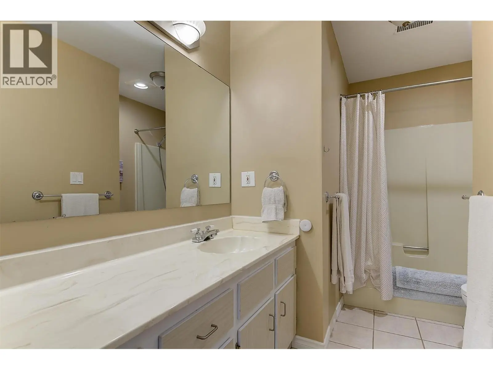 1870 Parkinson Way Unit# 205. Kelowna, British Columbia