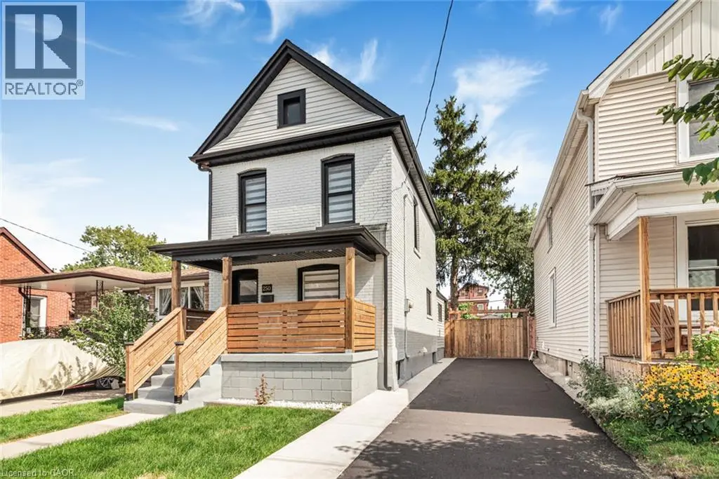 250 Rosslyn Avenue N, Hamilton