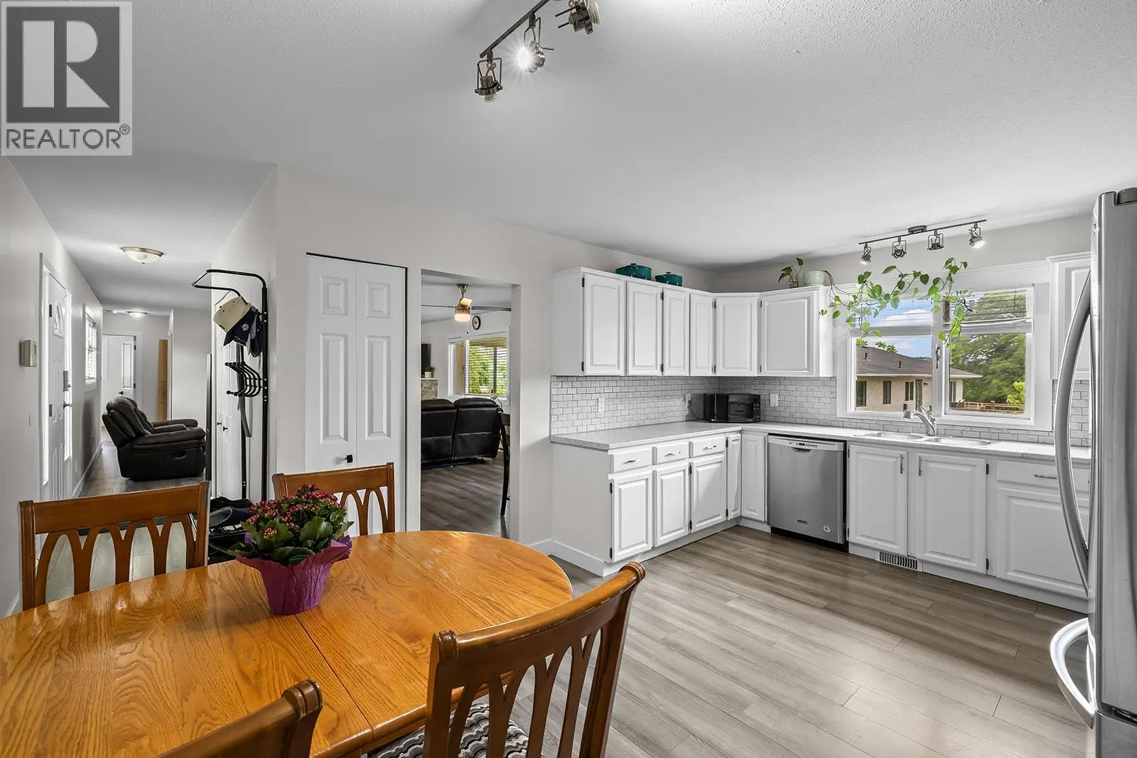 Photo of Listing #10400456