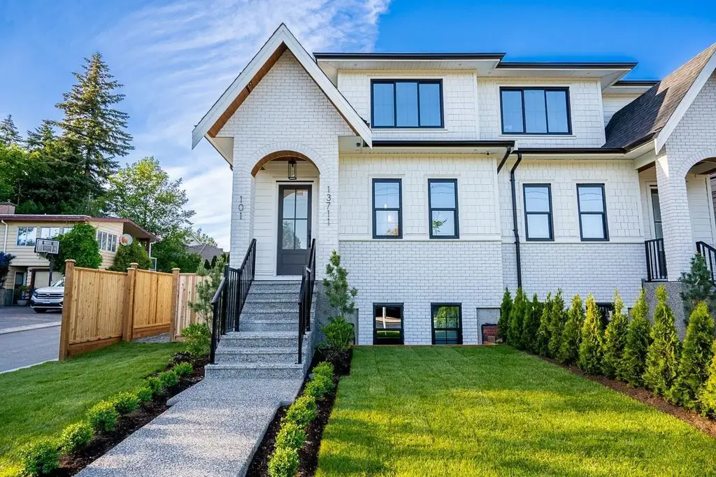 101 13711 16 Avenue, Surrey