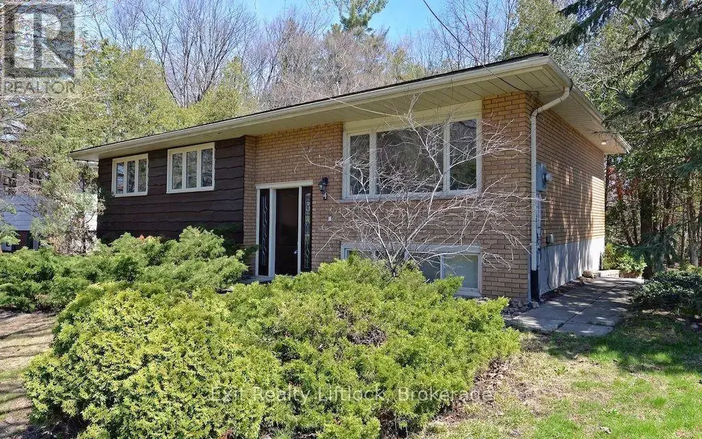 Main Floor - 4 Wallis Drive, Peterborough (Monaghan Ward 2)