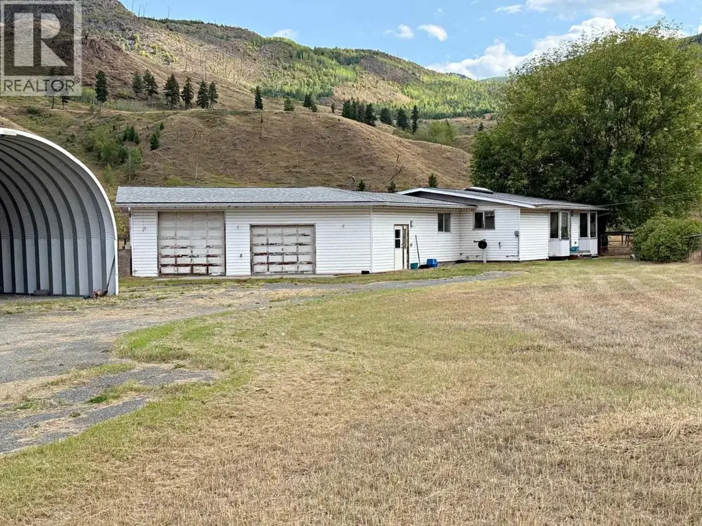 733 Fortune Road, Barriere