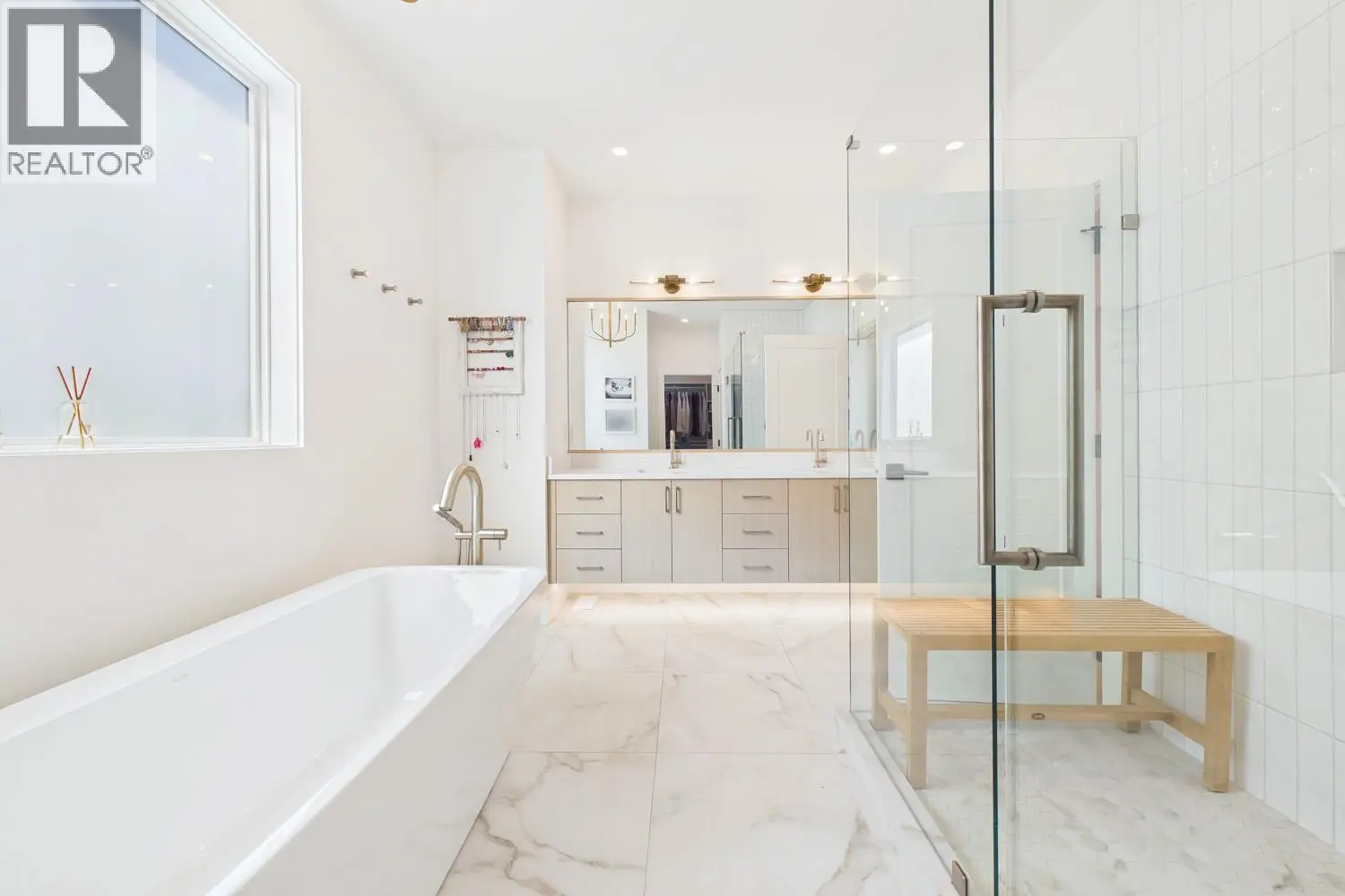 265 Summer Wood Drive. Kelowna, British Columbia