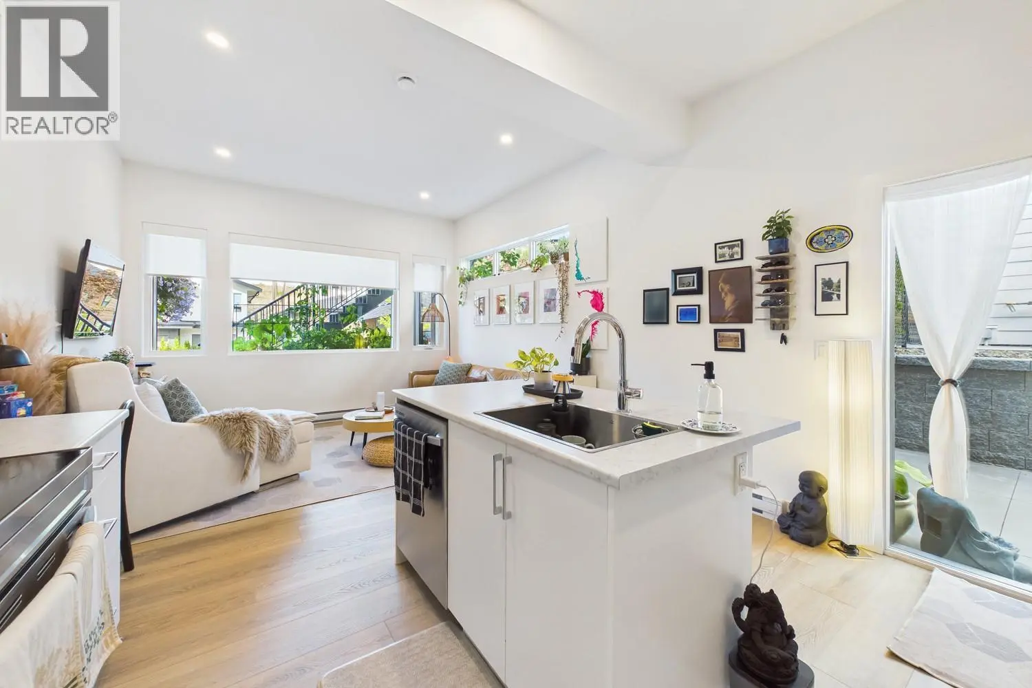 265 Summer Wood Drive. Kelowna, British Columbia