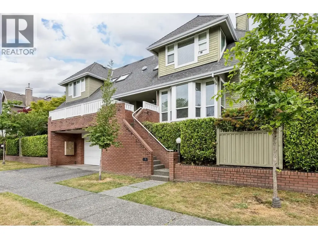 7 240 E Keith Road, North Vancouver