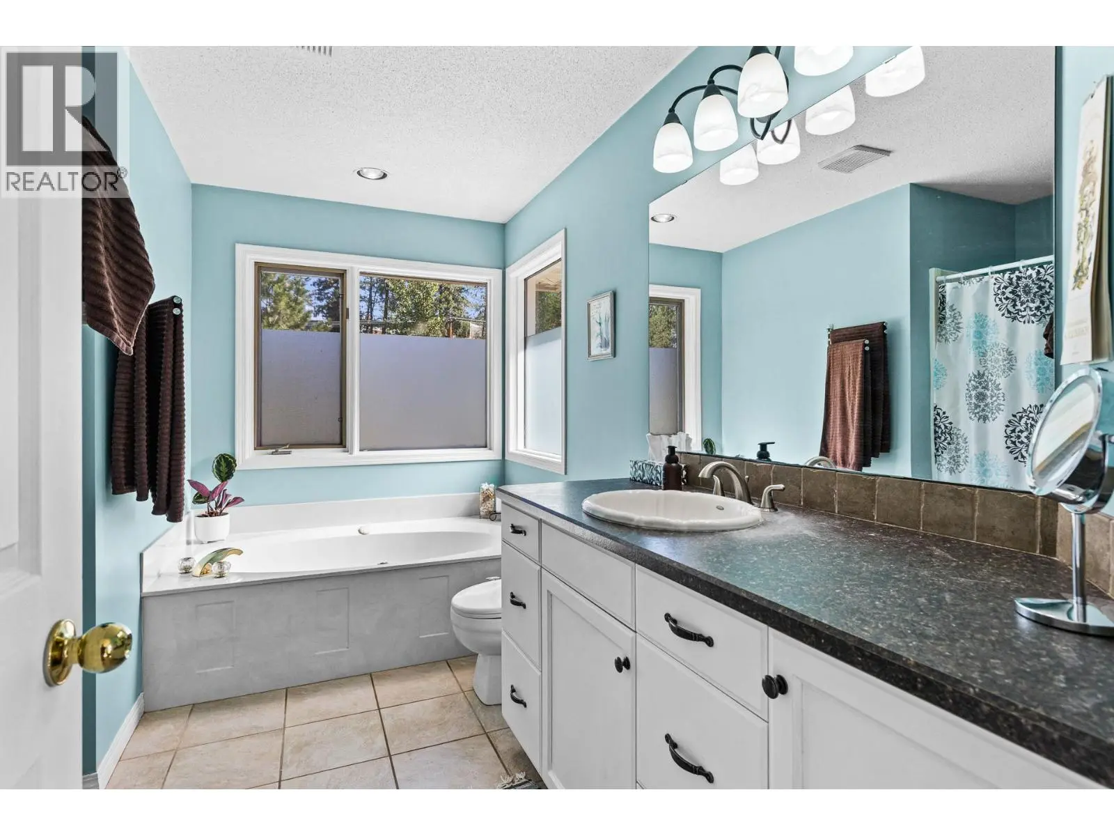 4015 Mahonia Drive. Kelowna, British Columbia
