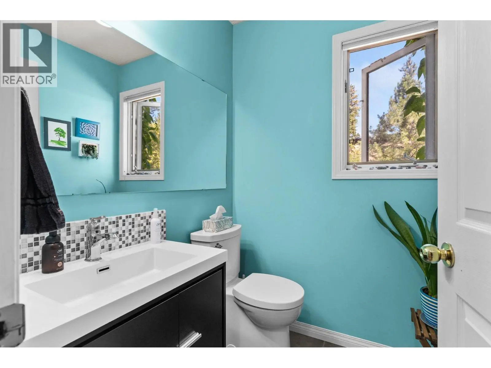 4015 Mahonia Drive. Kelowna, British Columbia