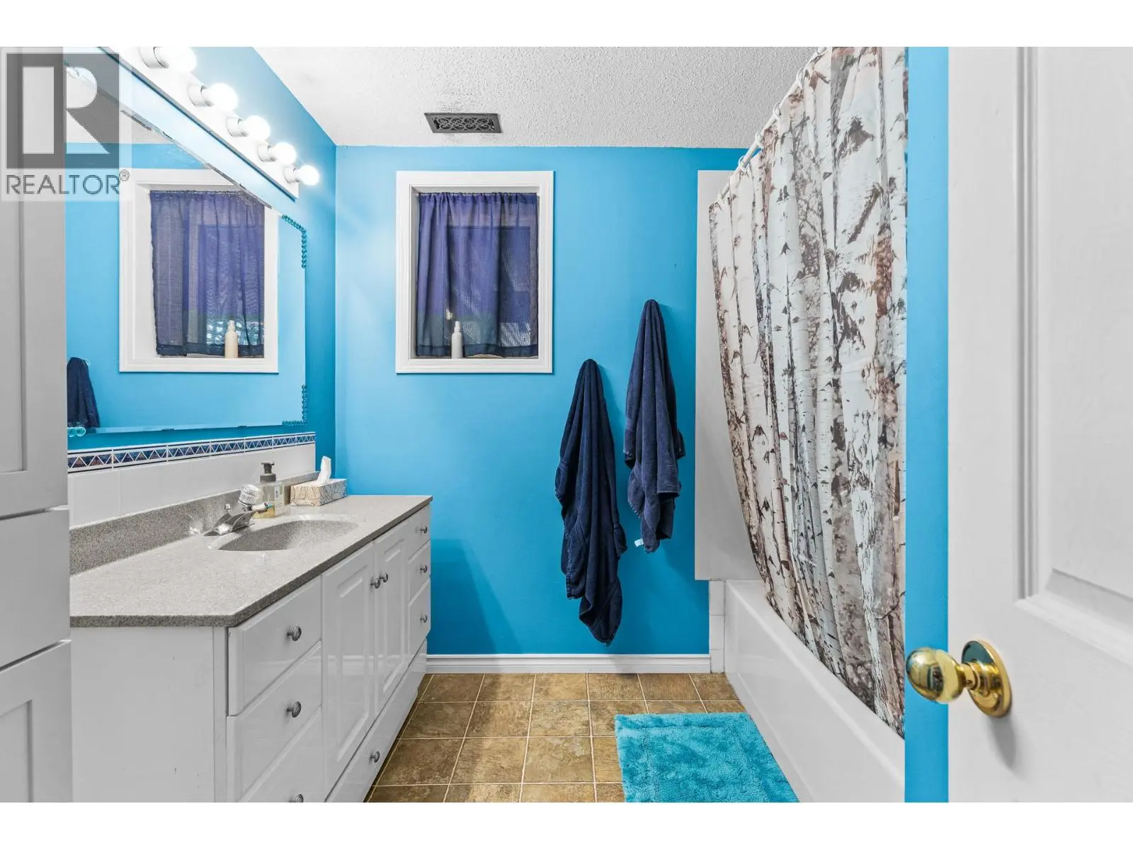 4015 Mahonia Drive. Kelowna, British Columbia
