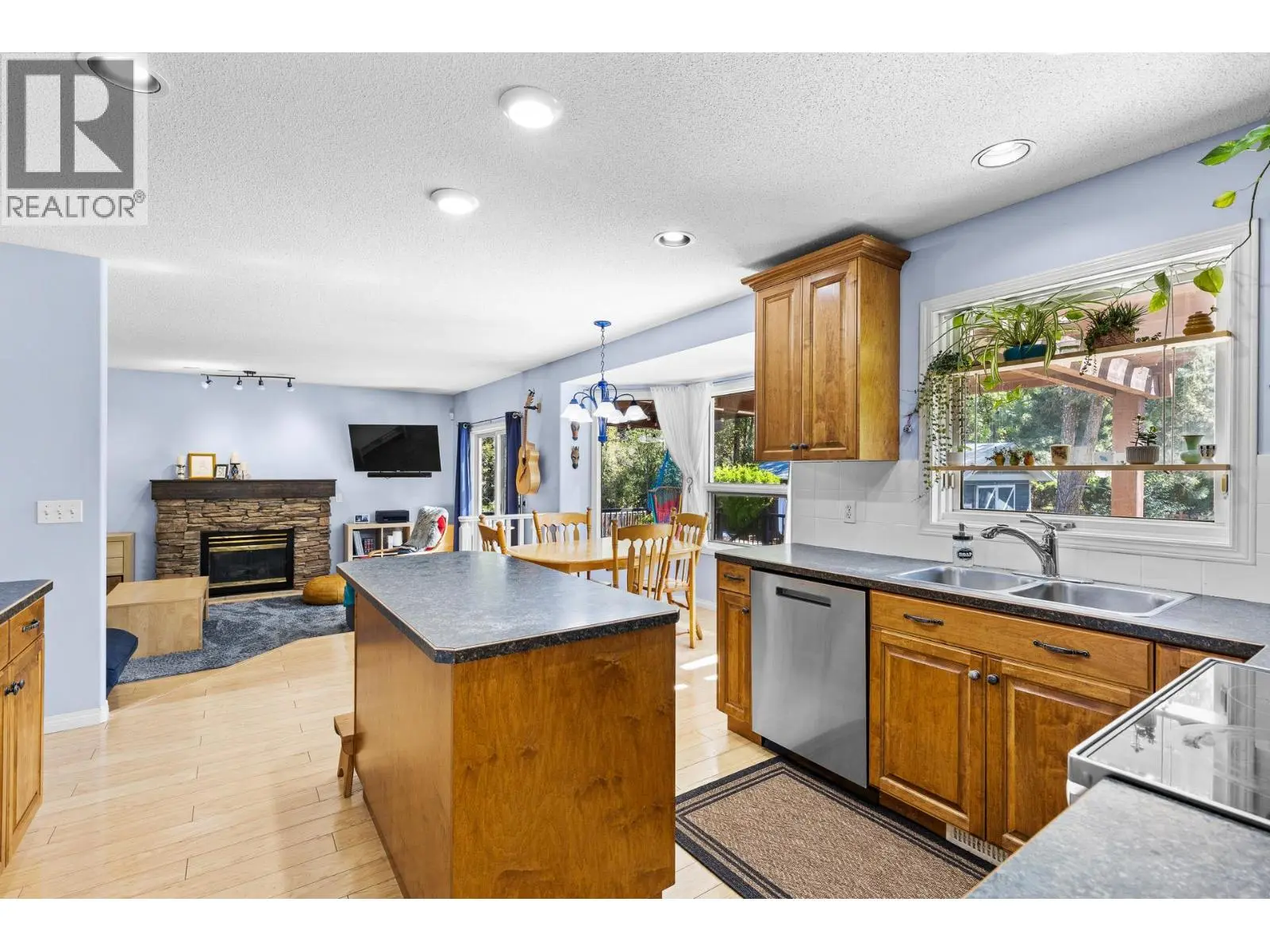 4015 Mahonia Drive. Kelowna, British Columbia